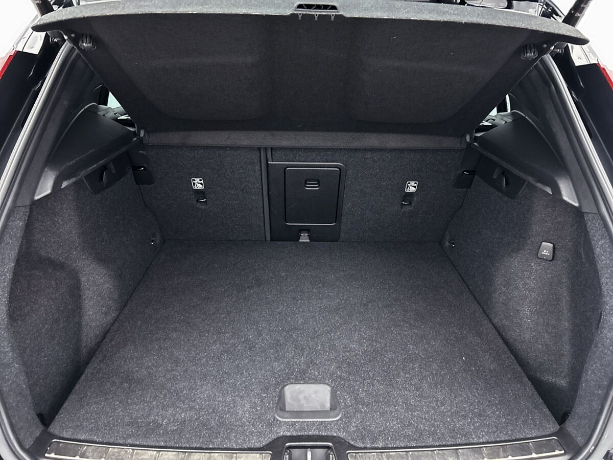 45634460 volvo xc40 1 5 t4 recharge inscription 03