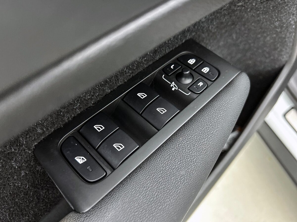 48084423 volvo xc40 1 5 t5 recharge r design 59
