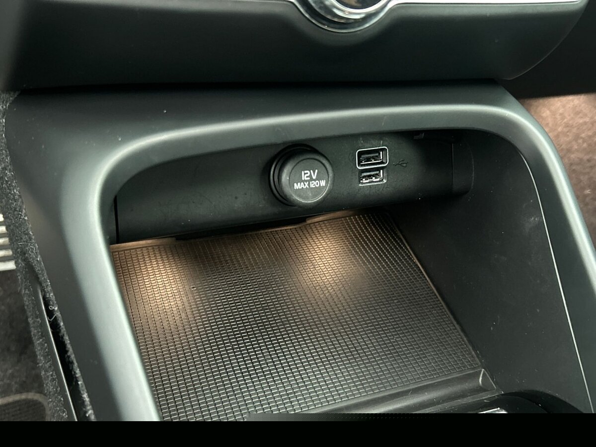 48084423 volvo xc40 1 5 t5 recharge r design 74