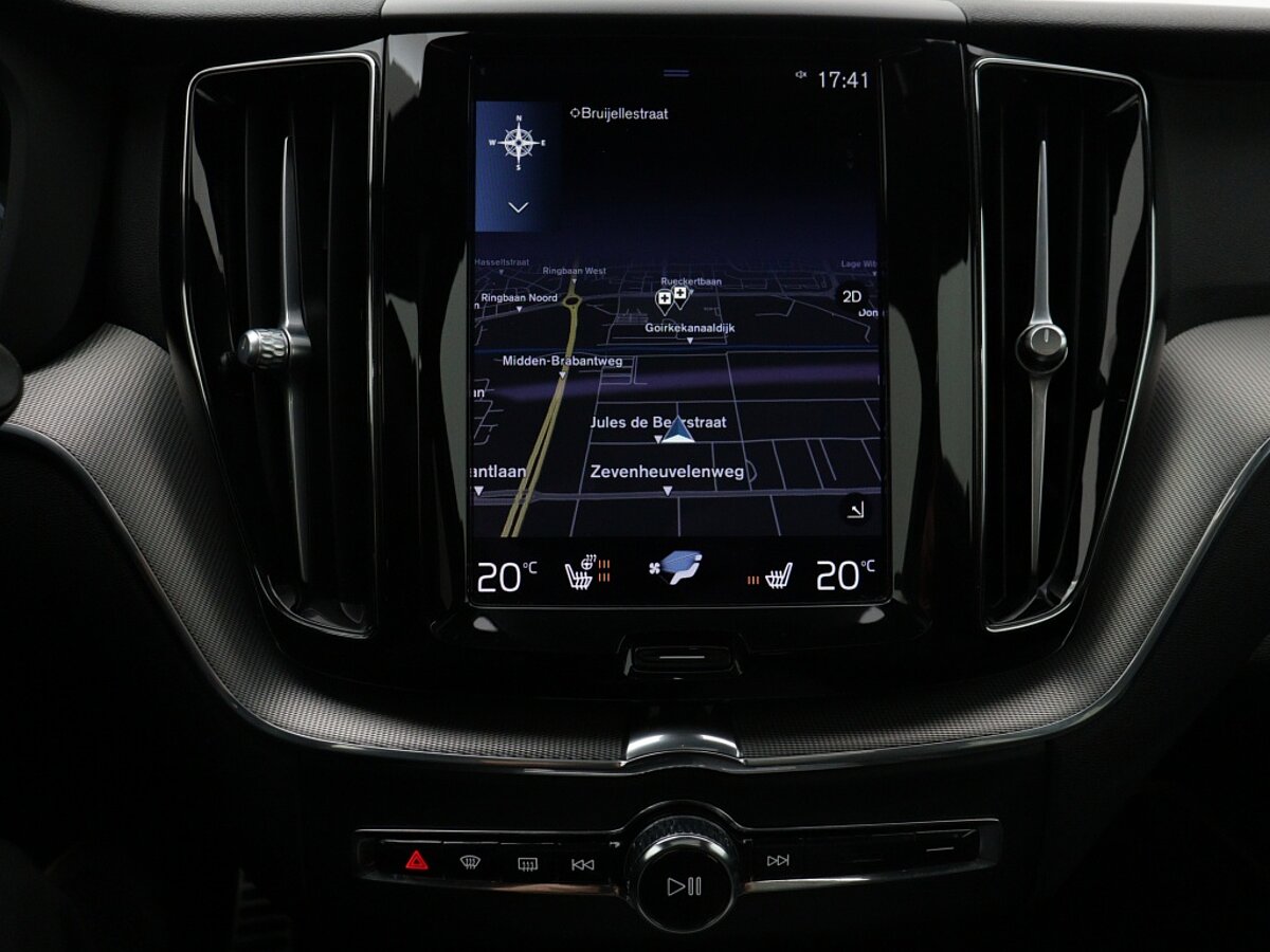 43863335 volvo xc60 2 0 recharge t8 r design 17