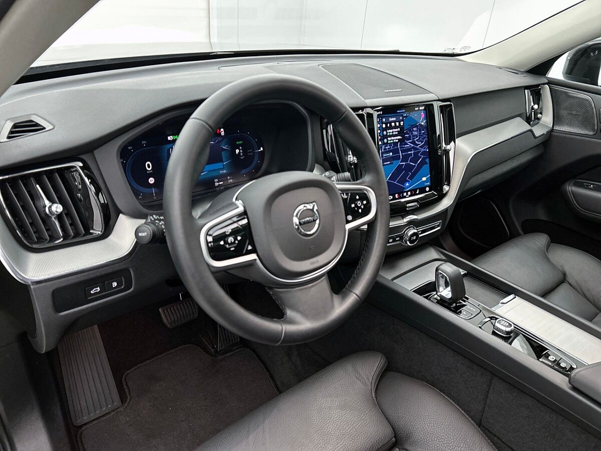 43680818 volvo xc60 2 0 t8 awd plus dark harman kardon panoramadak 21 lm velg 60