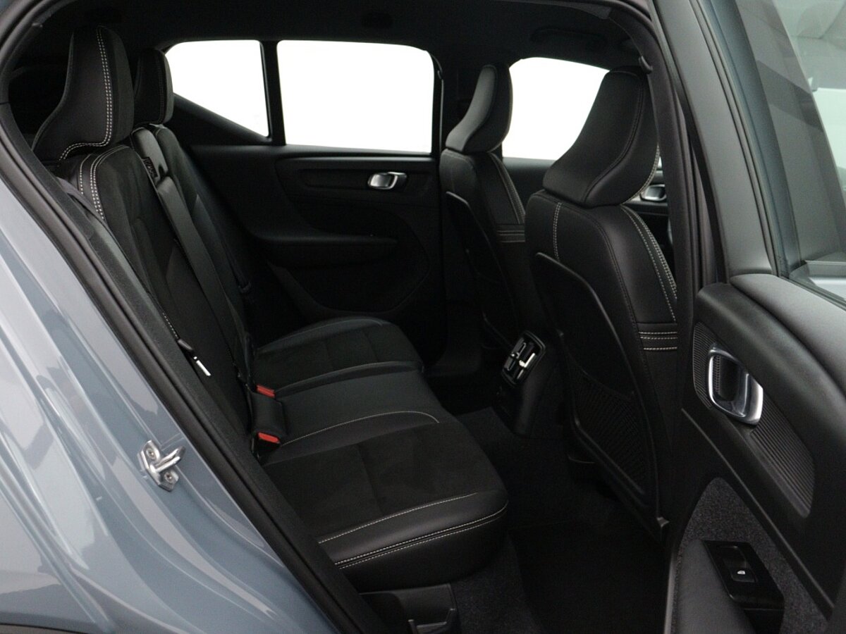 44247367 volvo xc40 1 5 t4 recharge r design 43