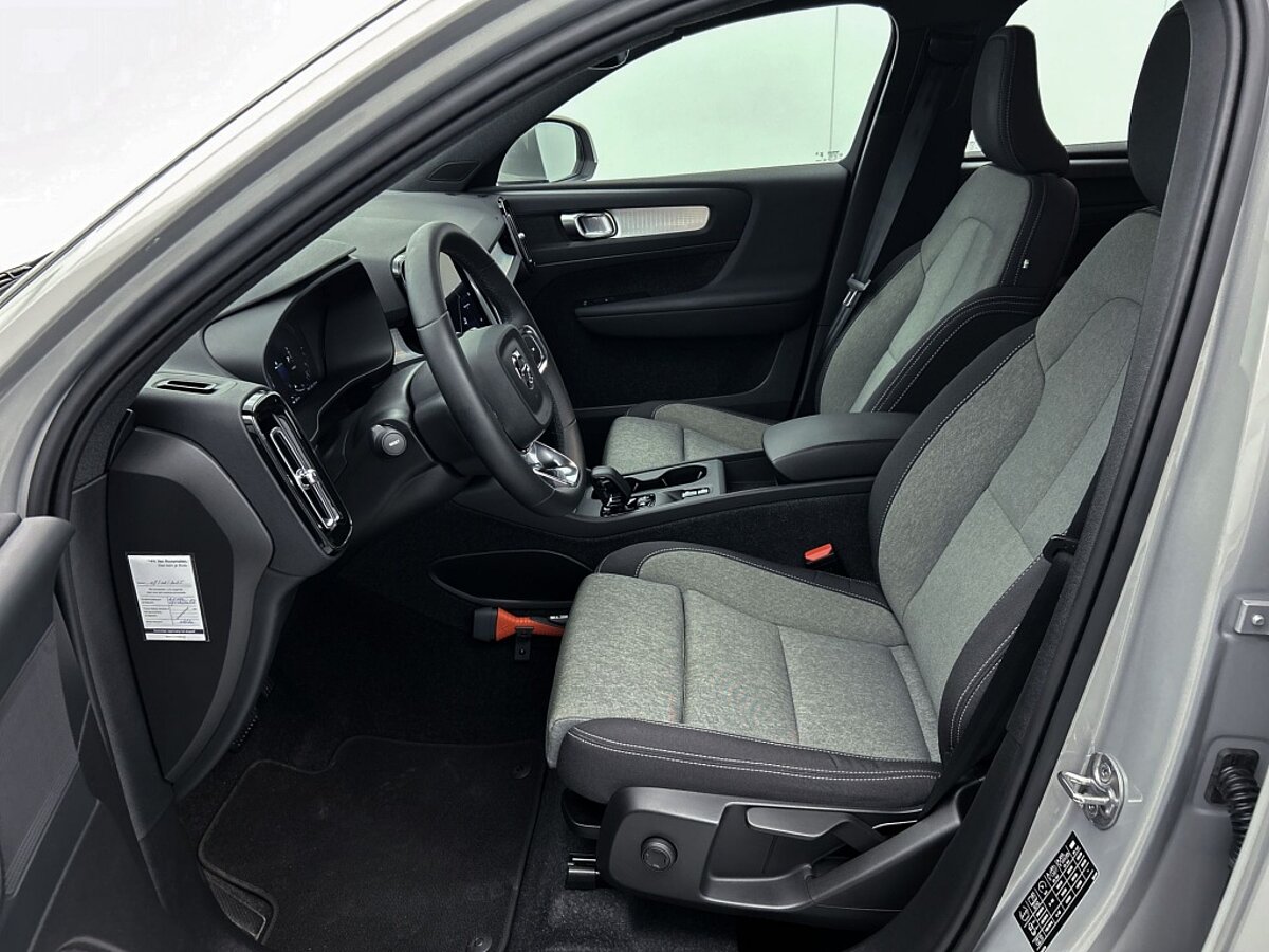 45034513 volvo xc40 1 5 t4 core bright 53