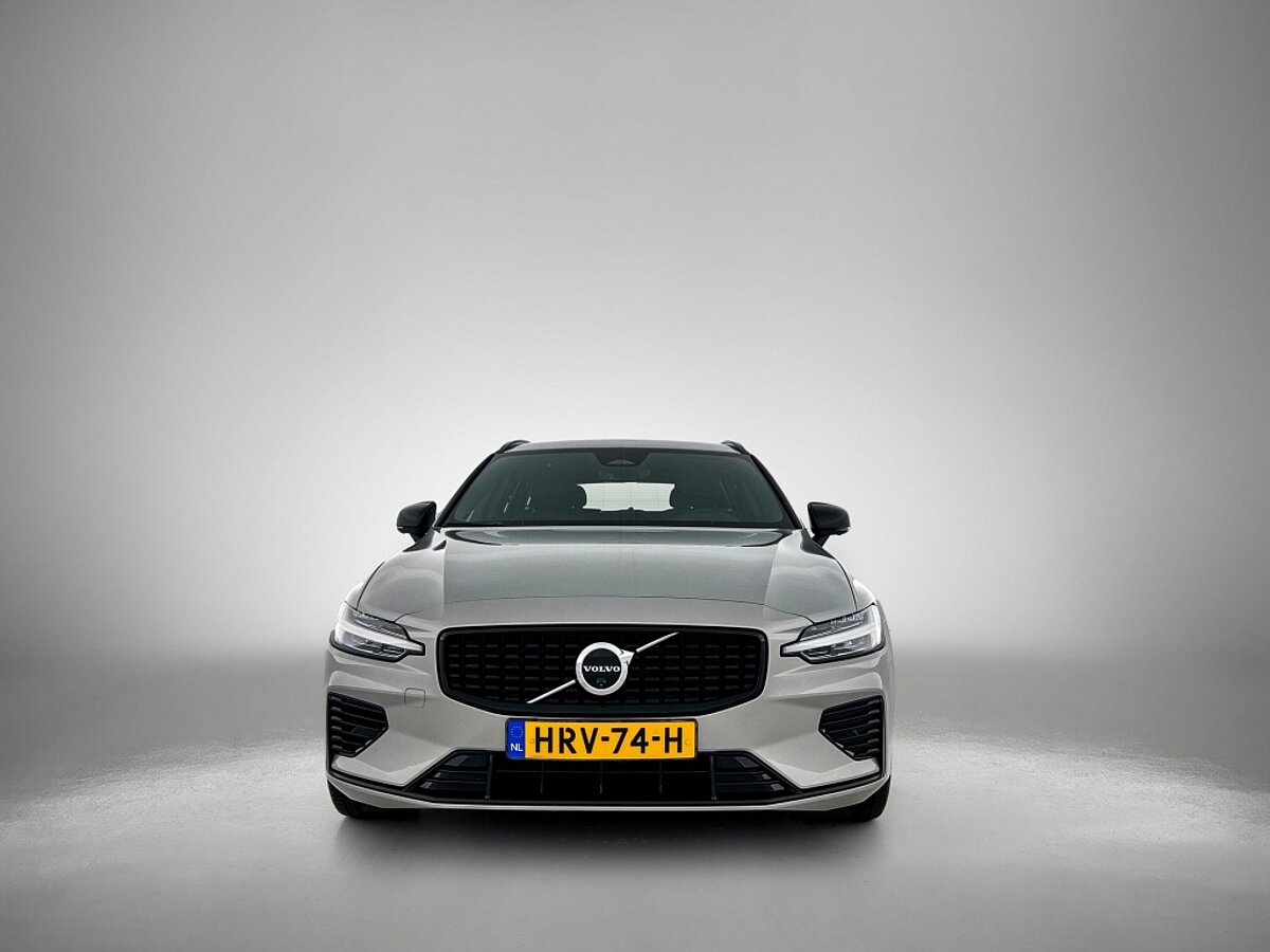 47443724 volvo v60 2 0 t6 awd plus dark 6 02