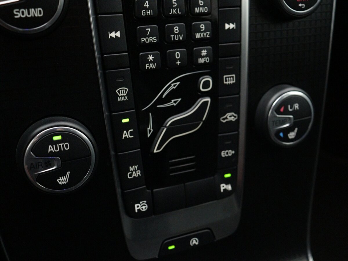 44623939 volvo v40 2 0 d3 edition 80