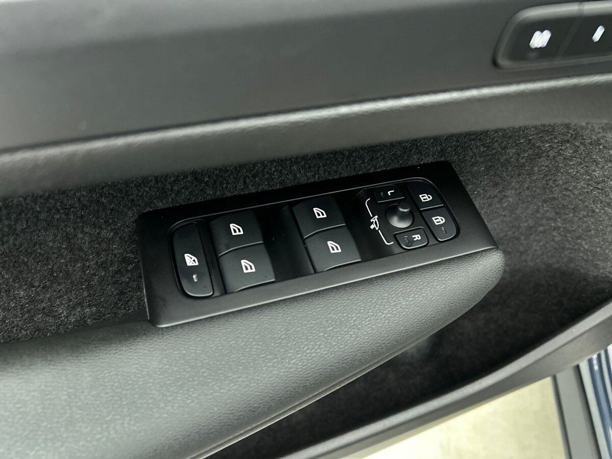 47570518 volvo xc40 1 5 t4 inscription h k getint glas pilot assist leder 98