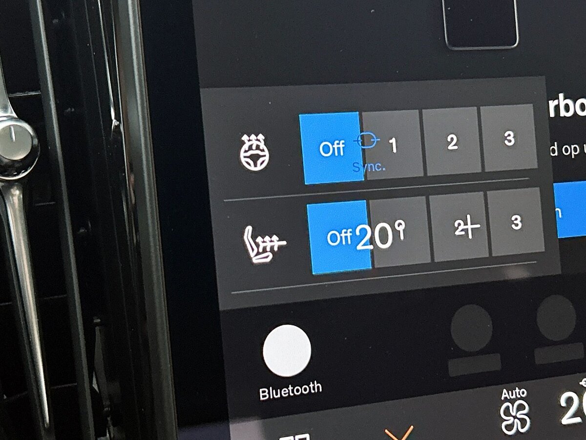 46518073 volvo xc60 xc60 t6 awd essential actie van 66130 voor 60 700 driver a 7