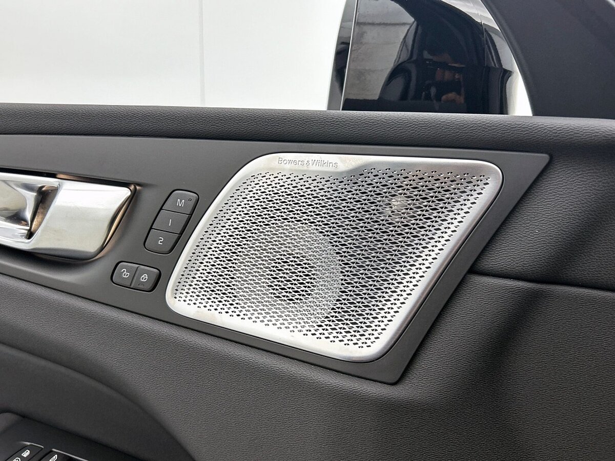 49129007 volvo xc60 2 0 t6 awd ultra black edition 07