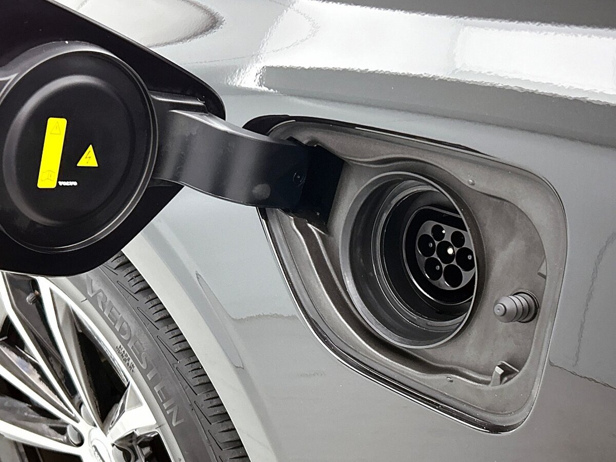 49294915 volvo v60 2 0 t6 awd plus dark 55