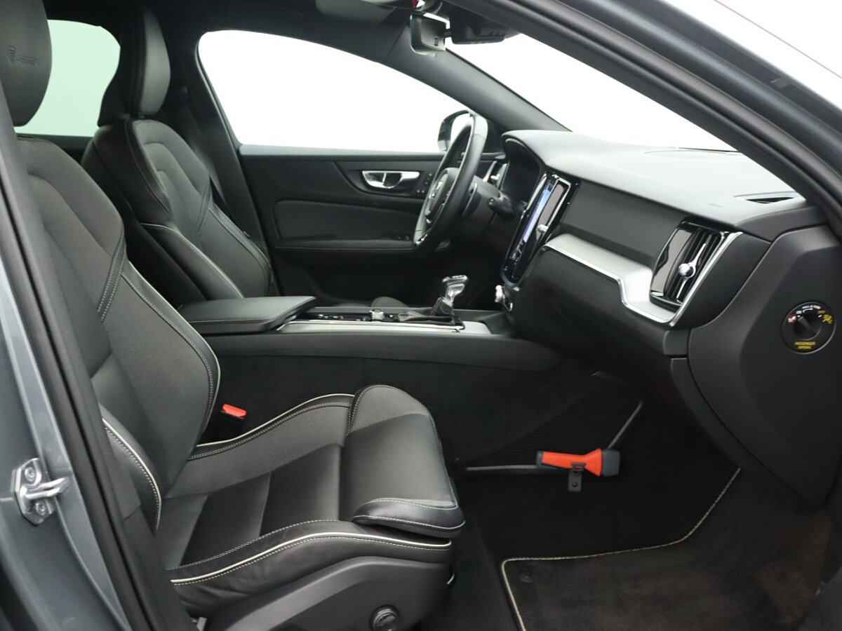 34934681 volvo v60 2 0 t4 r design 702348