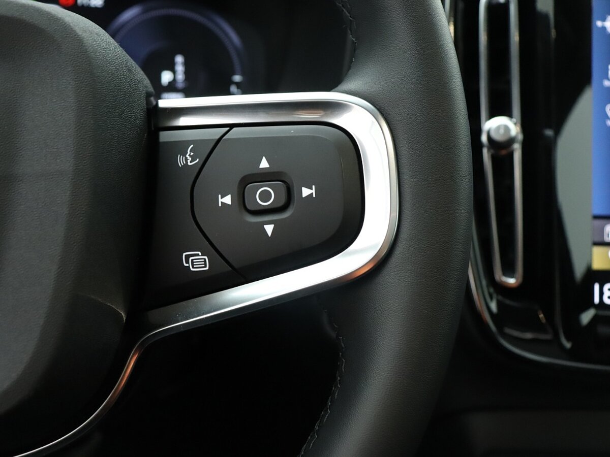 35531406 volvo xc40 1 5 t5 recharge ultimate dark 9b2e64