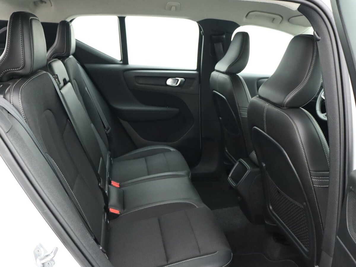 35824529 volvo xc40 2 0 t4 momentum pro 05