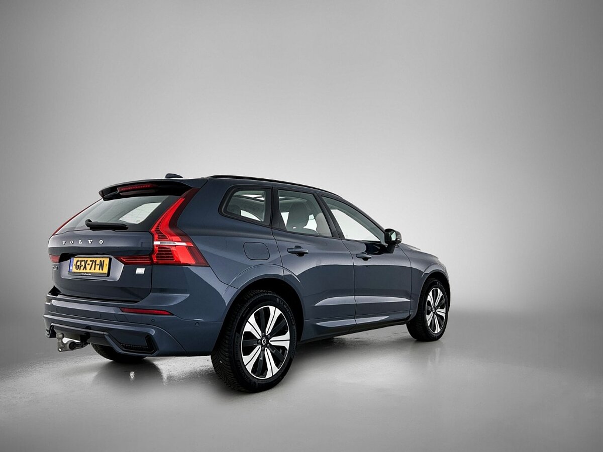 48760534 volvo xc60 2 0 t6 awd dark 9 02