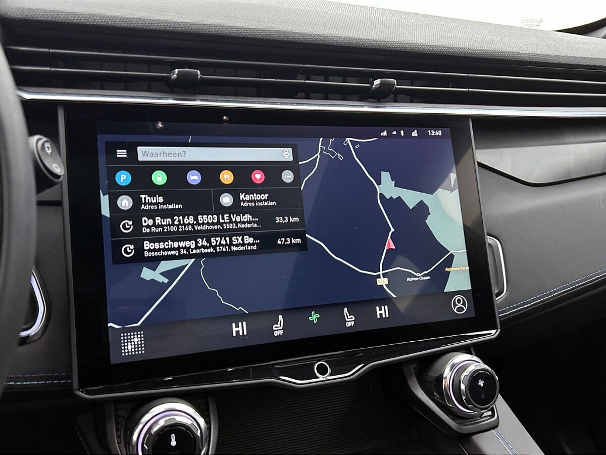 46742268 lynk co 01 1 5 phev black edition 44