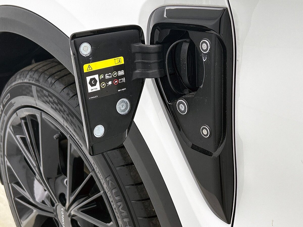 47307005 lynk co 01 1 5 more 261 pk 75km phev full option dealer demo 63