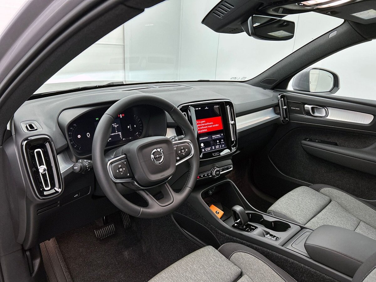 48324128 volvo xc40 2 0 b3 core business edition climate pack 33