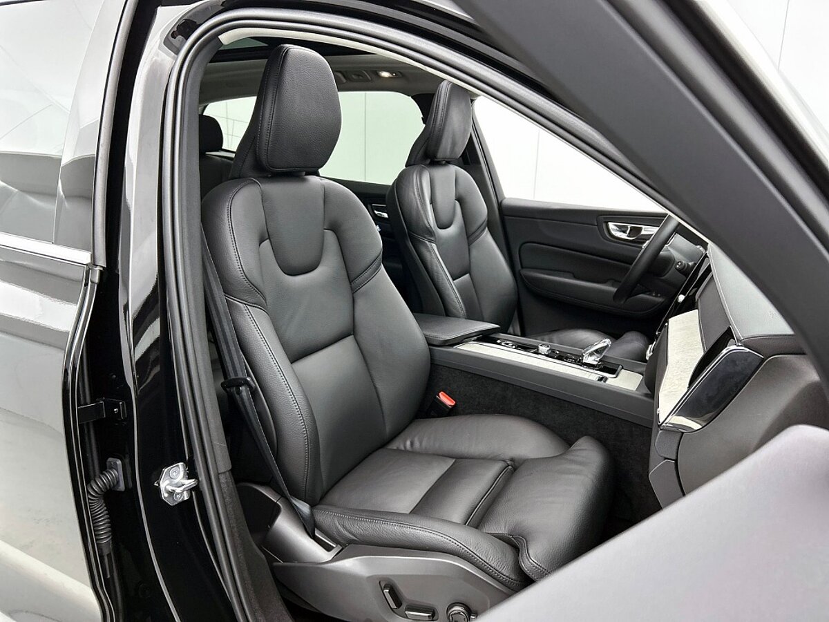 49419930 volvo xc60 t8 bright pano 20 inch long range 360 pilot assist 64