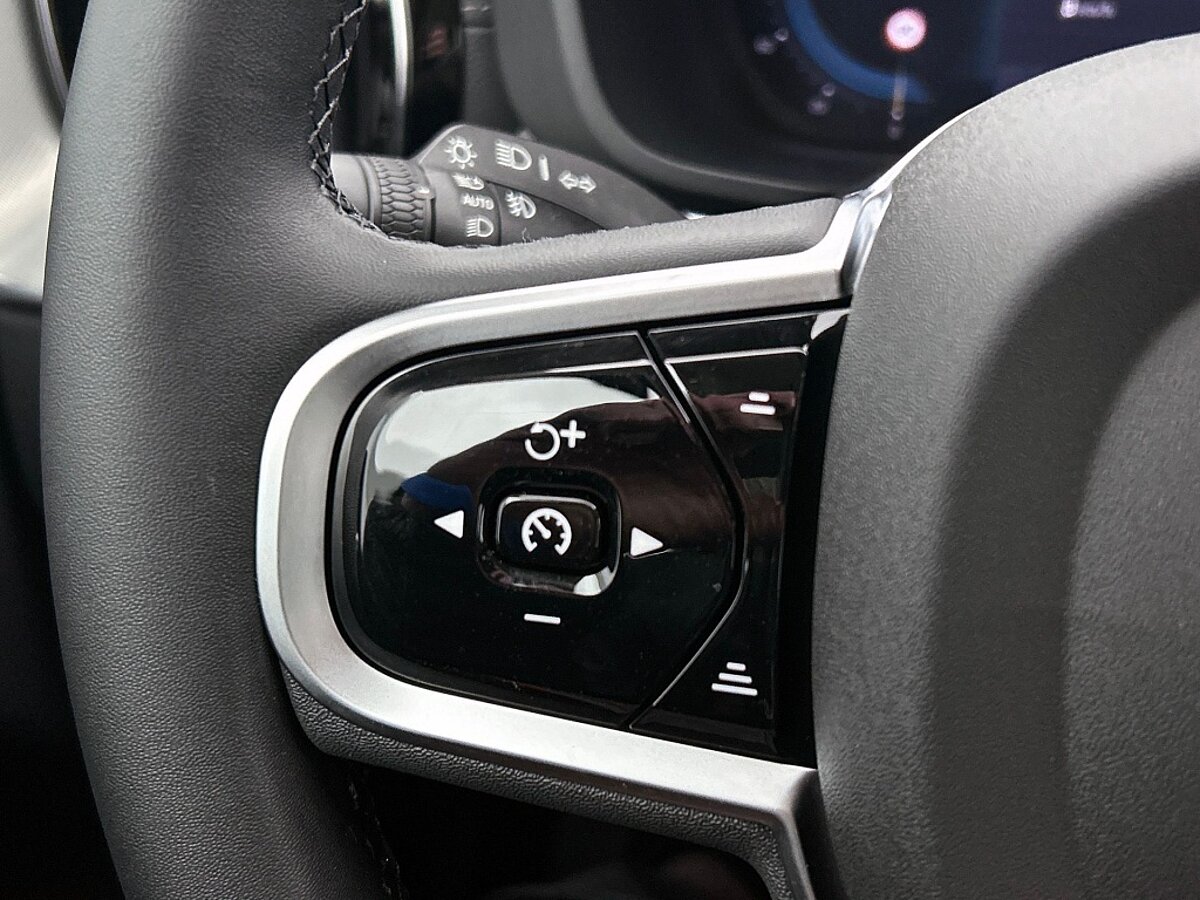 47683671 volvo xc60 2 0 t6 awd ultra dark 7 02