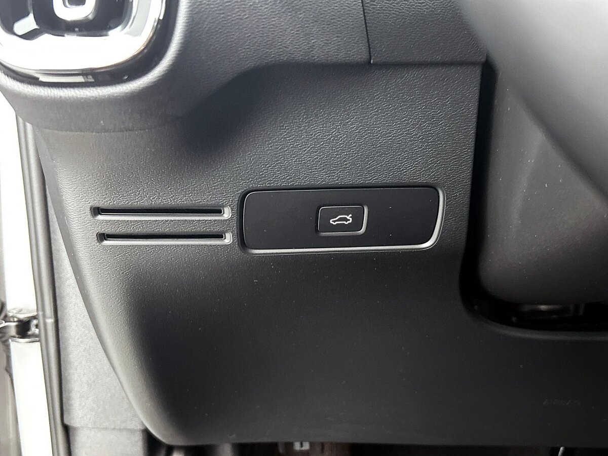 48515763 volvo xc40 b3 dark nubuck pano climate pack pilot assist memory s 54