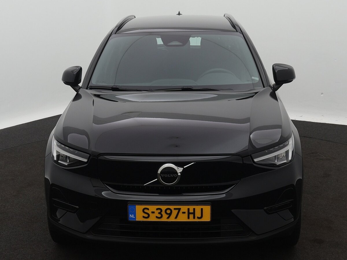 41639630 volvo xc40 recharge plus black pack 8 05