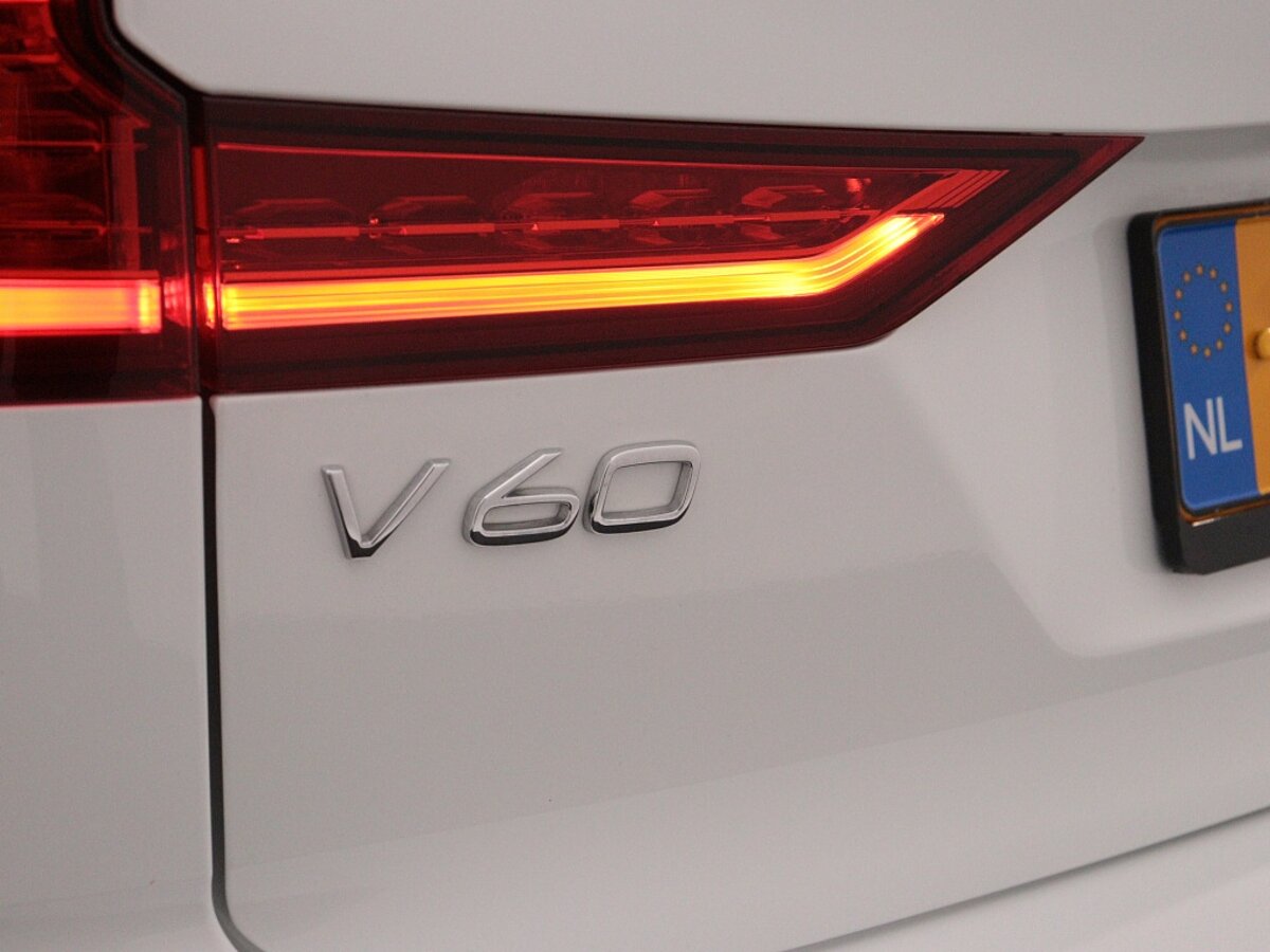 42095514 volvo v60 2 0 b3 plus dark panoramadak trekhaak 360a camera 72