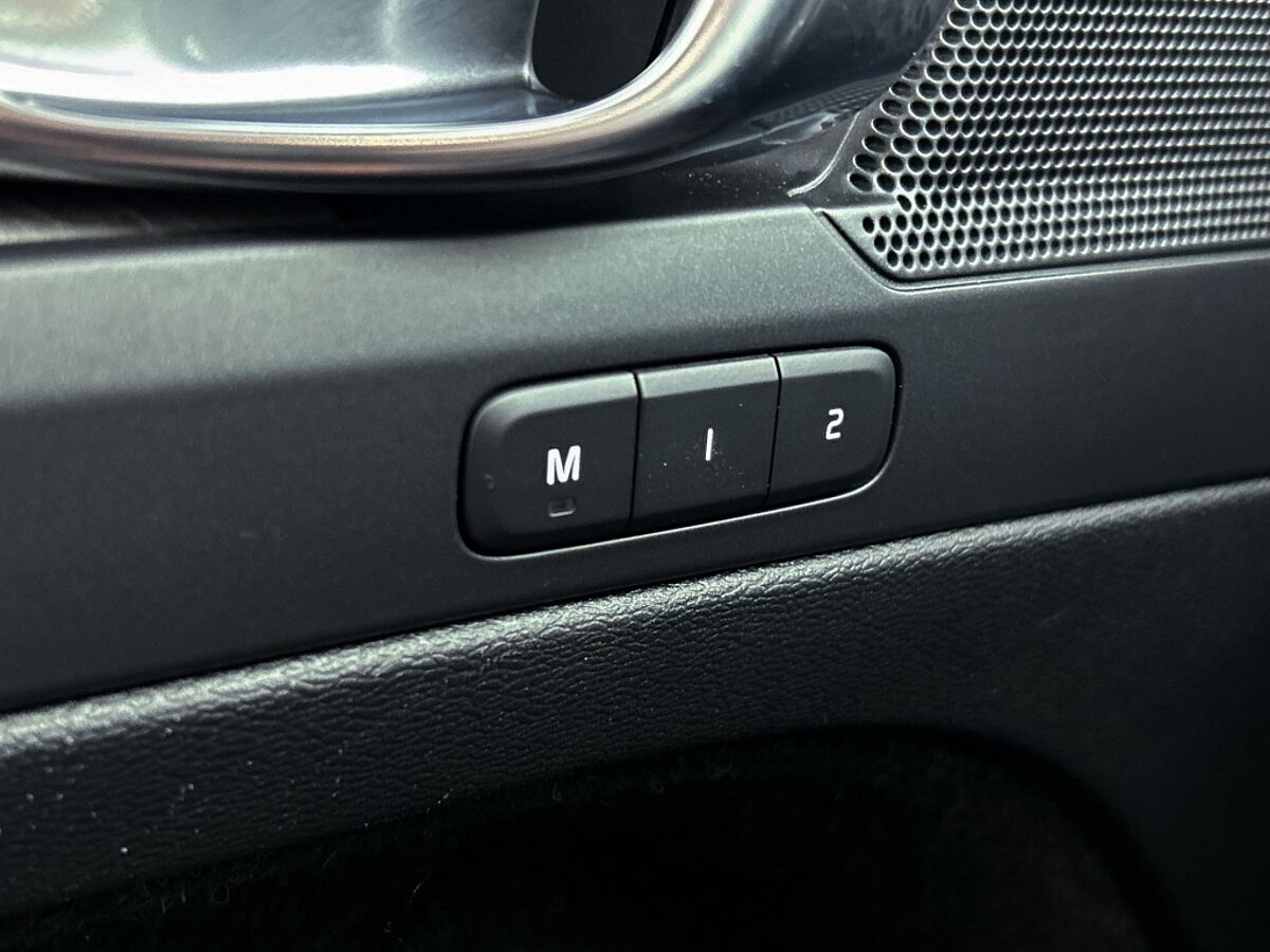 45634460 volvo xc40 1 5 t4 recharge inscription 33