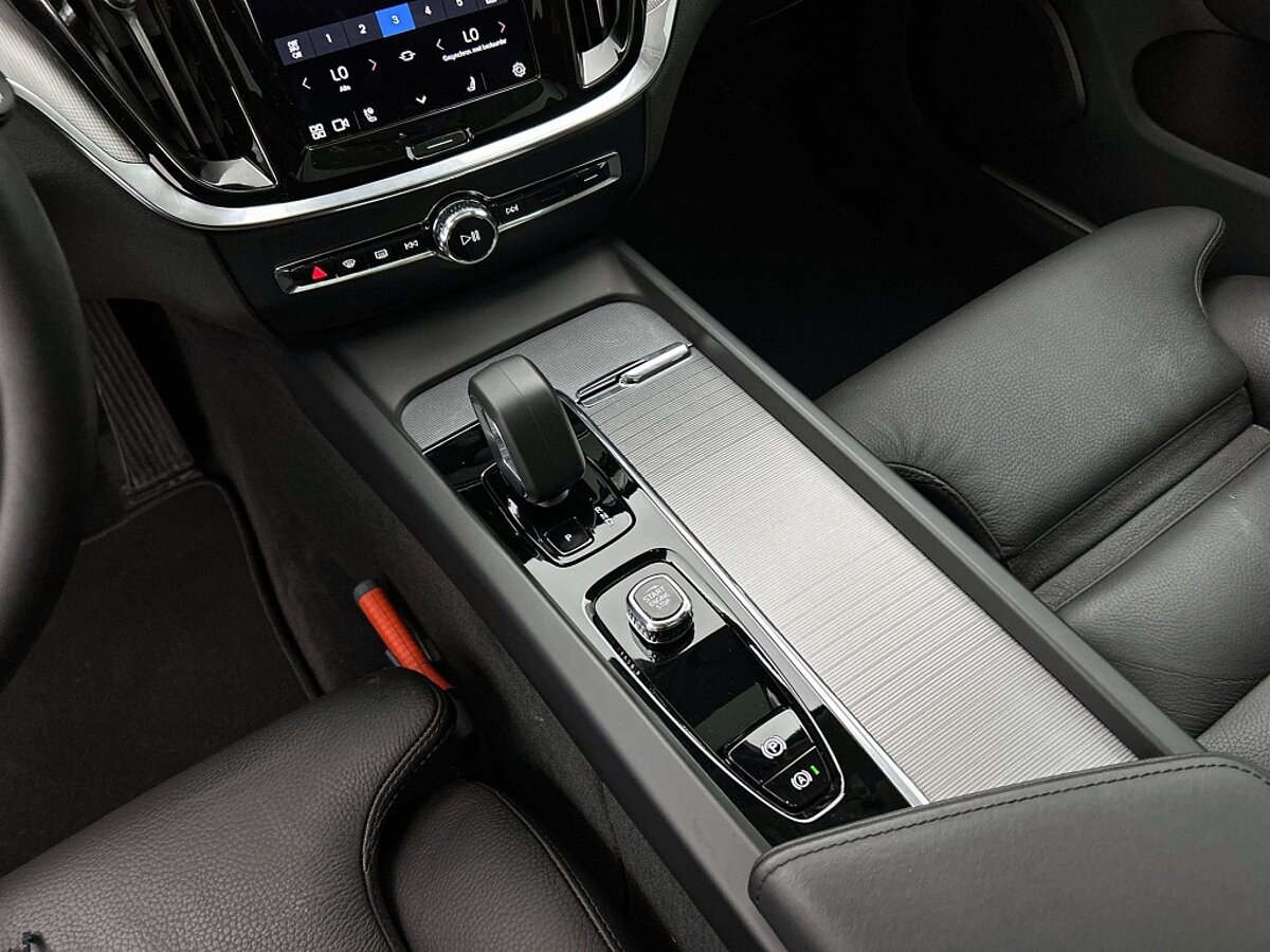 45734638 volvo v60 b4 plus dark 19 lm panoramadak 597120