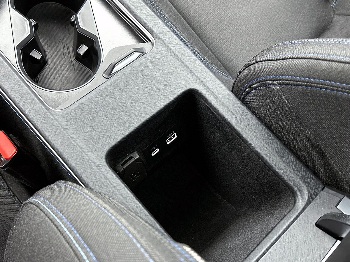 46742268 lynk co 01 1 5 phev black edition 50