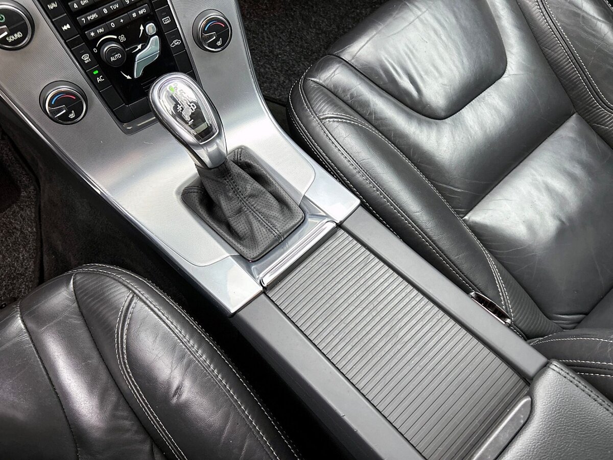 49419784 volvo v60 1 6 t4 r design panorama dak trekhaak memory seats 31