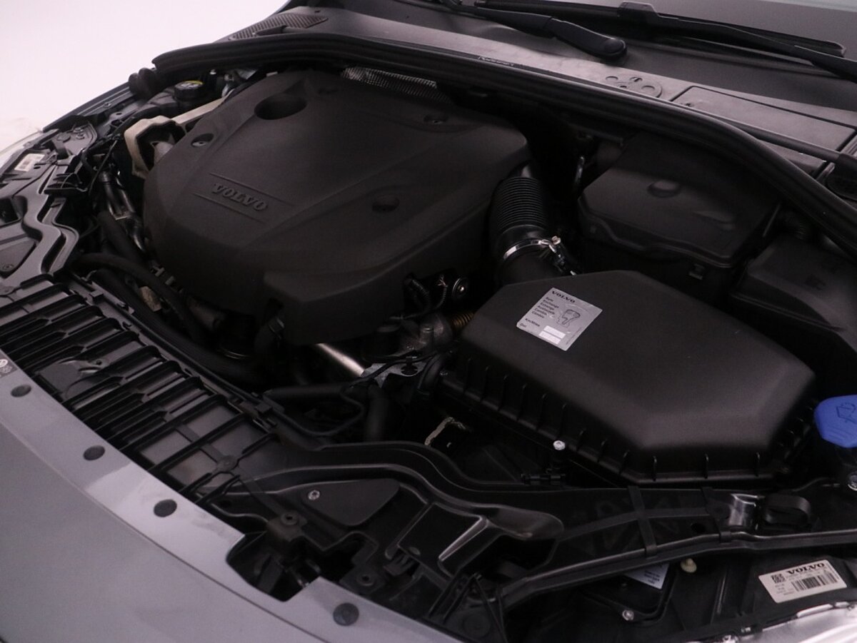 36006266 volvo v60 2 0 d2 r design 03