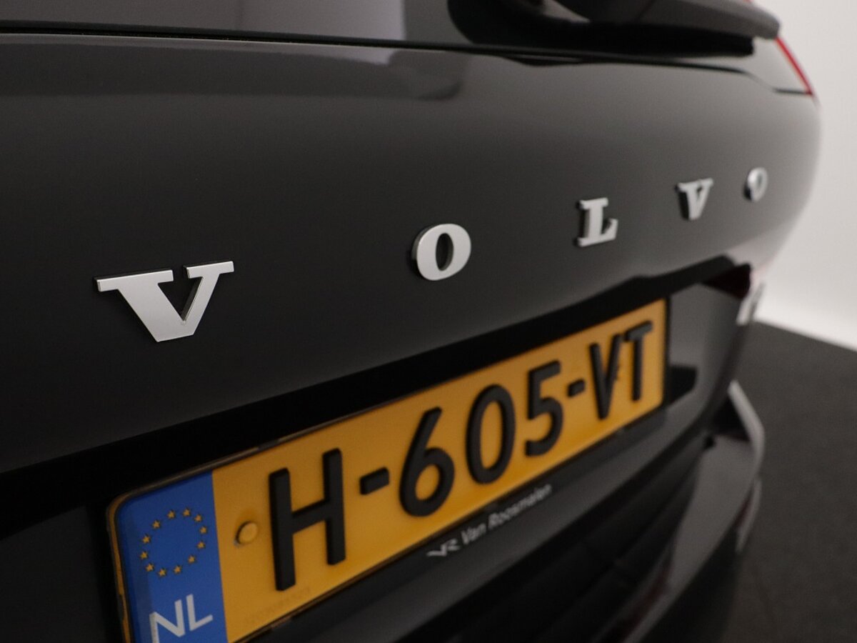 43349984 volvo xc60 2 0 b5 awd momentum pro 82