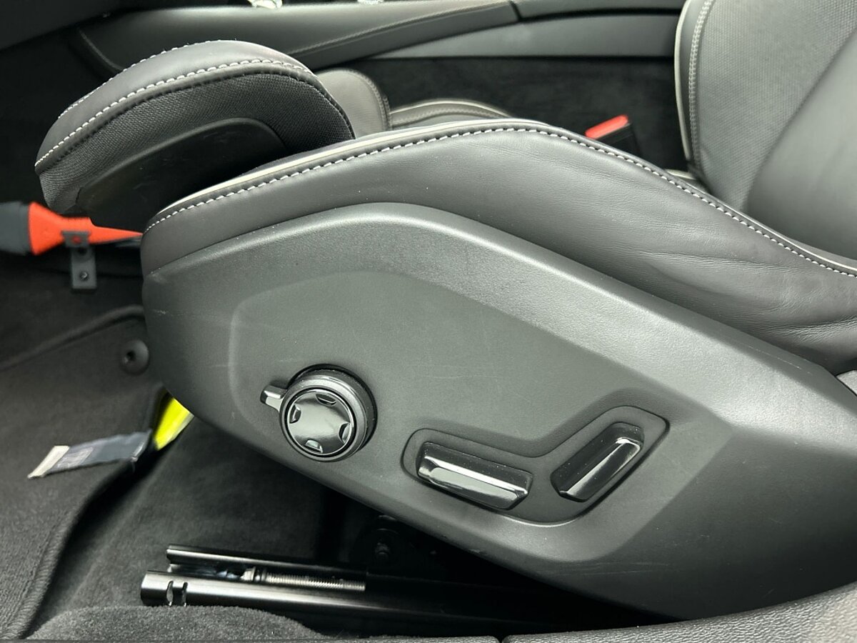 47797613 volvo v60 2 0 t6 awd plus dark trekhaak leder harman kardon audio 64