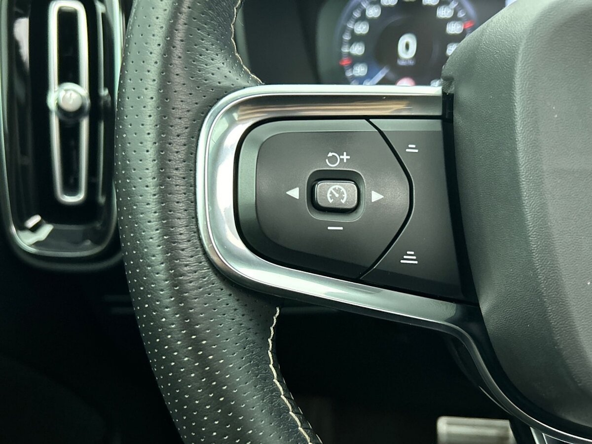 48084423 volvo xc40 1 5 t5 recharge r design 8