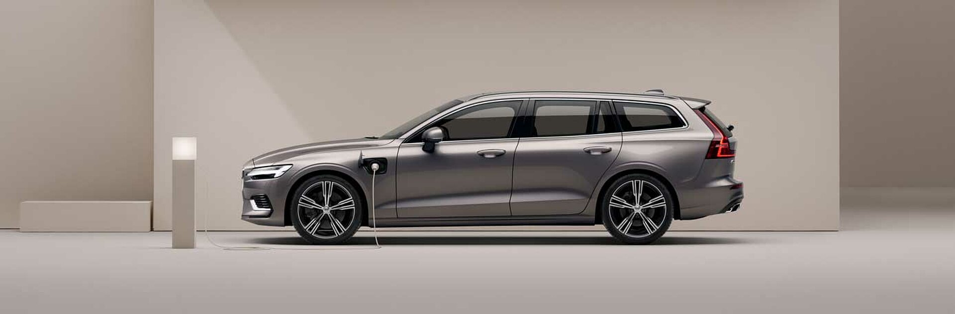 Volvo v60 long range plug in hybride van roosmalen volvo leader