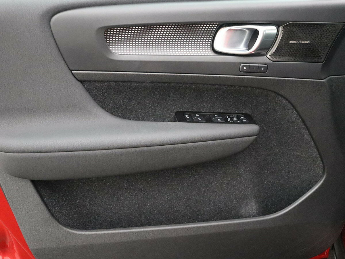 34255172 volvo xc40 p8 recharge awd r design memory seats draadloze lader warmte 62
