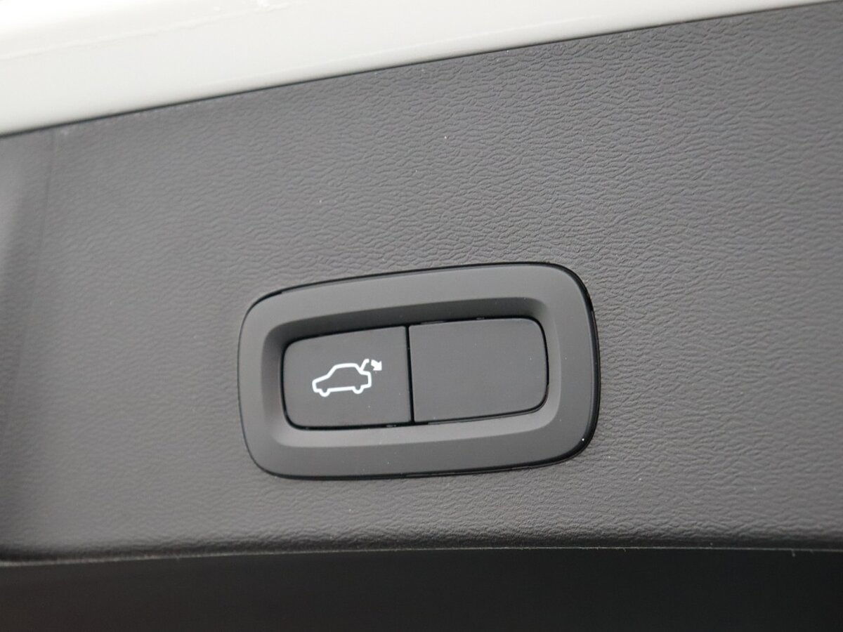 35824529 volvo xc40 2 0 t4 momentum pro 54