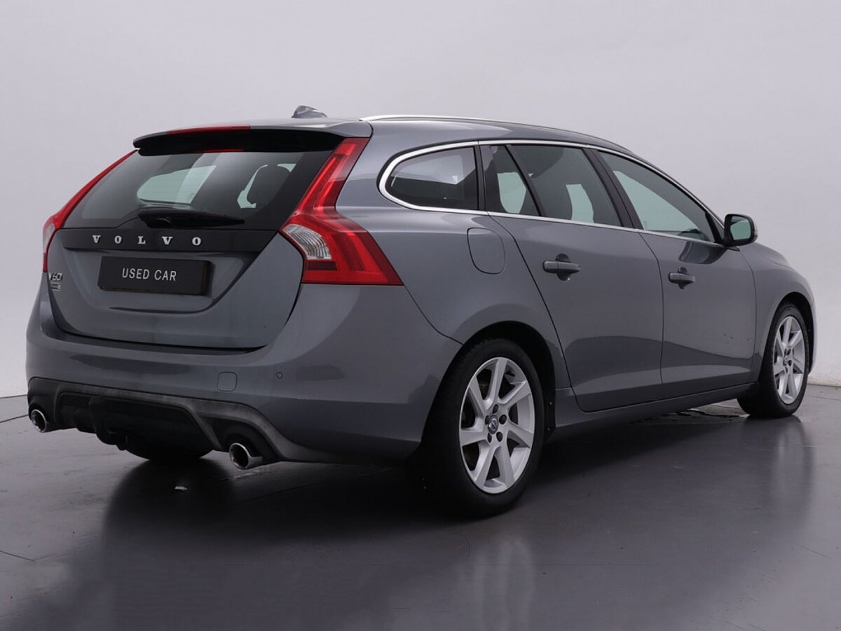 36006266 volvo v60 2 0 d2 r design 5 01