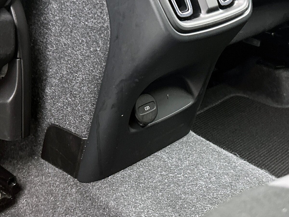 48515763 volvo xc40 b3 dark nubuck pano climate pack pilot assist memory s 56