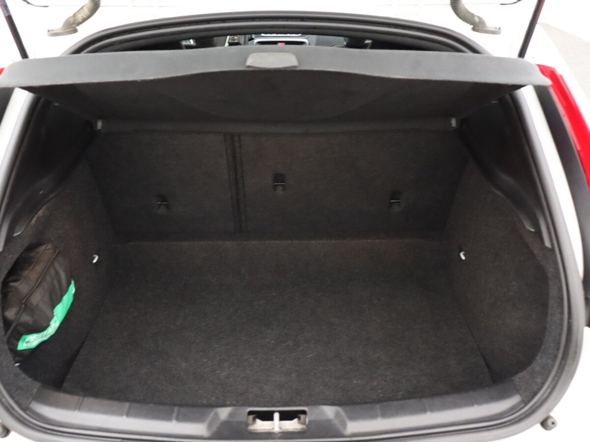 36007830 volvo v40 1 5 t3 polar sport panorama dak navigatie pdc 61
