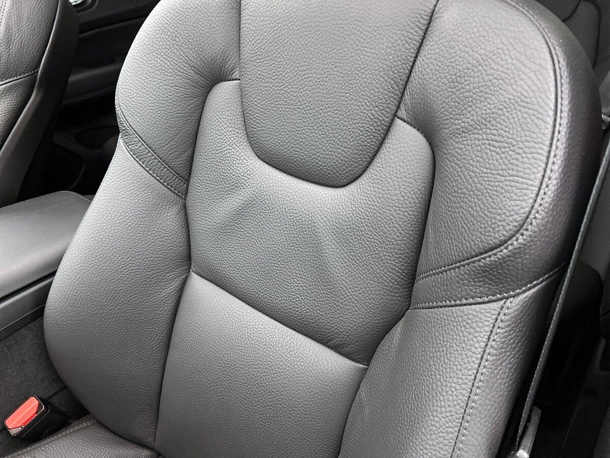 43680818 volvo xc60 2 0 t8 awd plus dark harman kardon panoramadak 21 lm velg 53