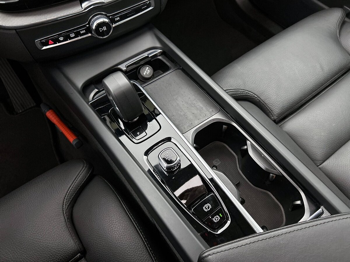 48074455 volvo xc60 2 0 t6 awd plus dark trekhaak leder panorama dak a1f247