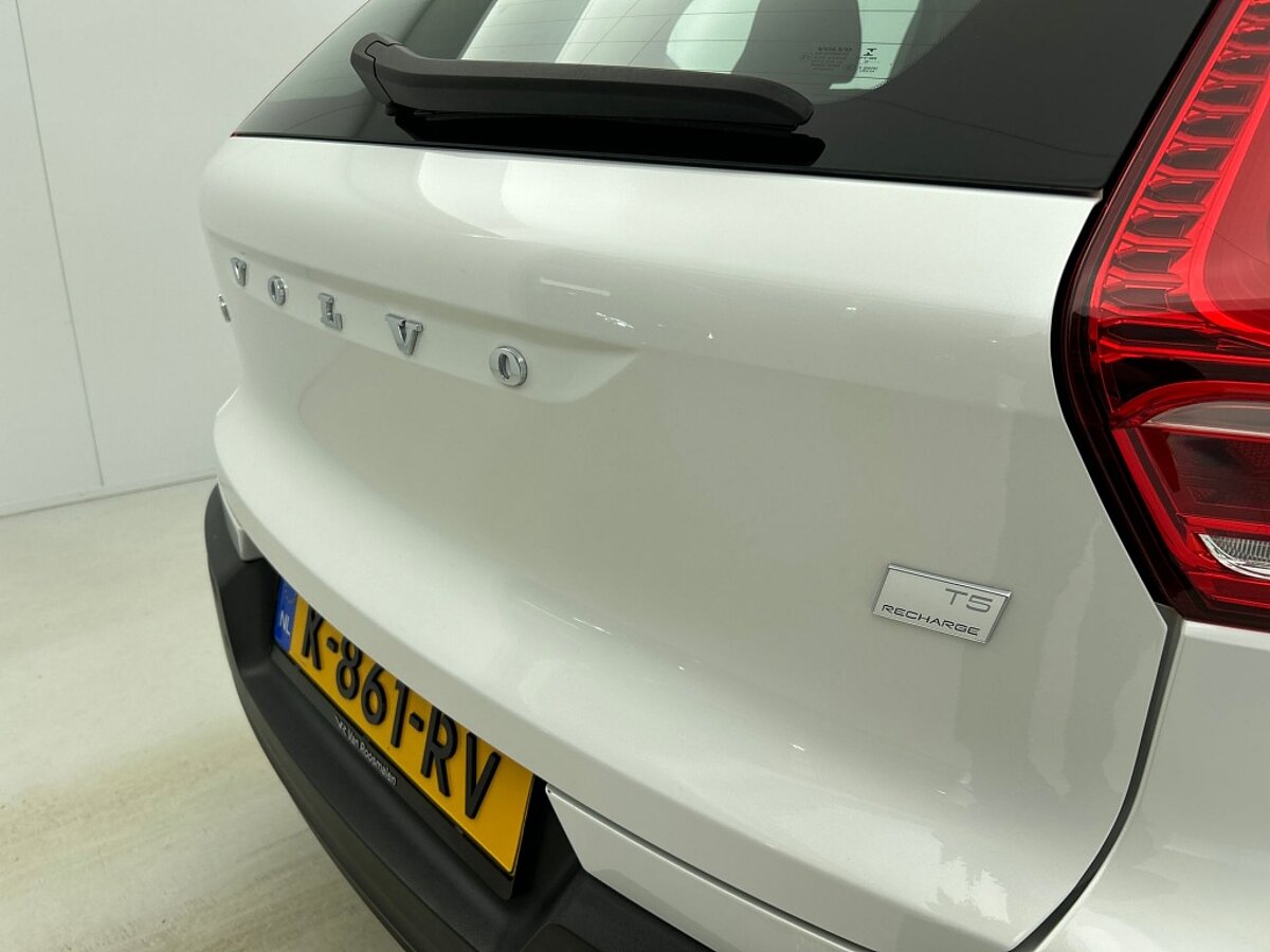 48084423 volvo xc40 1 5 t5 recharge r design 64