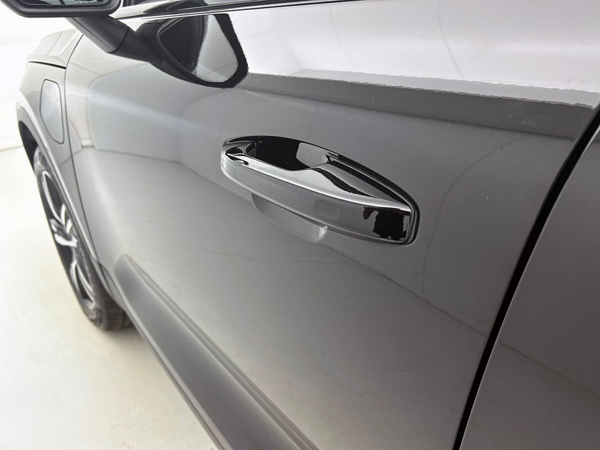 49243180 volvo xc40 1 5 t5 recharge r design 32