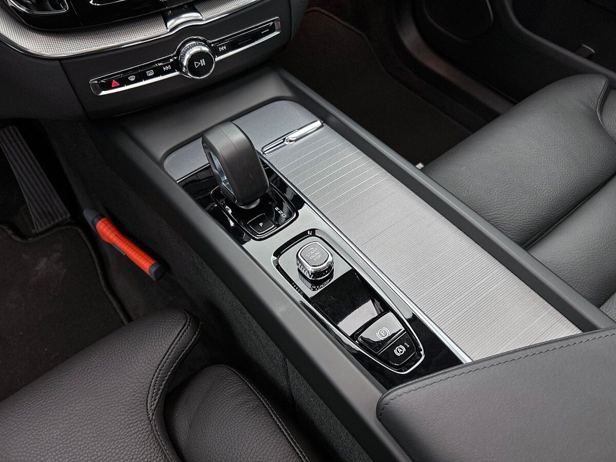 49302489 volvo xc60 2 0 t6 awd ultra dark 57