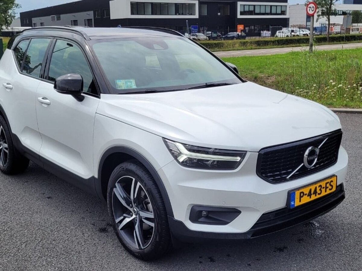 49424573 volvo xc40 1 5 t2 r design 5 02