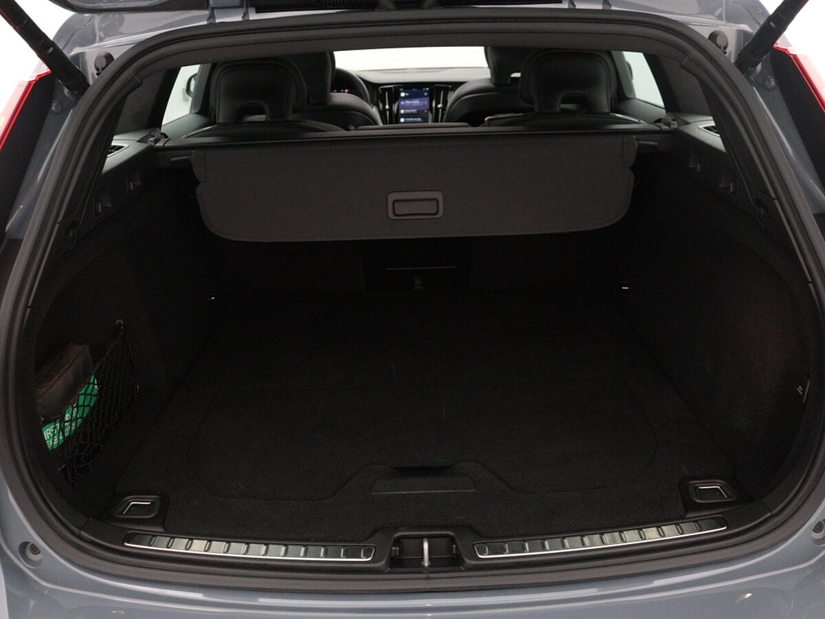 42420857 volvo v60 2 0 b3 plus dark panoramadak harman kardon trekhaak 360 32bf14