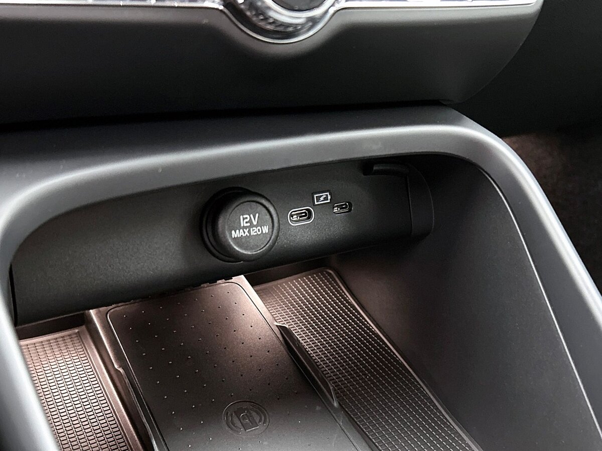 48324128 volvo xc40 2 0 b3 core business edition climate pack 83