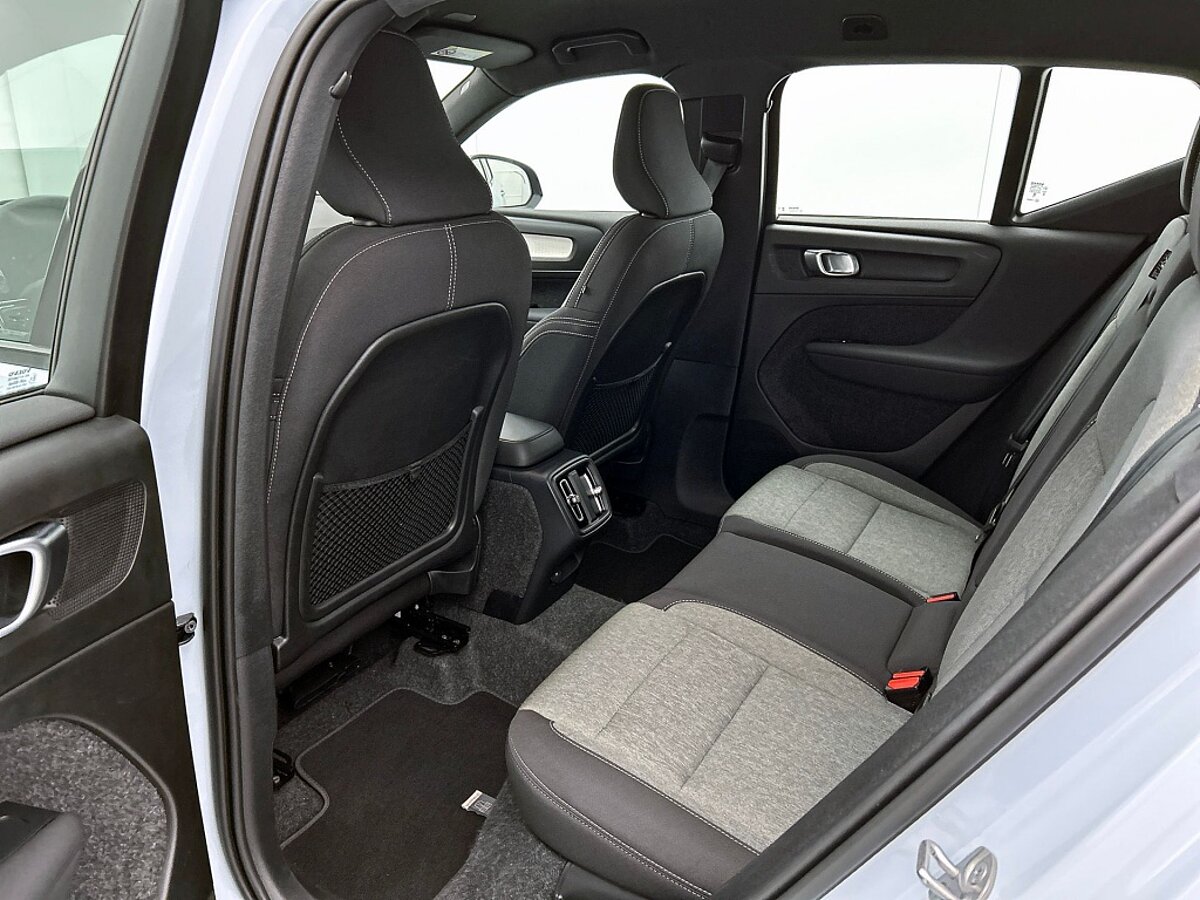 48515761 volvo xc40 2 0 b4 plus dark 19 inch trekhaak voorruit verwarming f4cc81