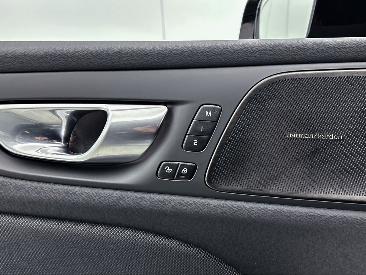 48563053 volvo v60 t6 plus dark panoramadak 19 velgen gentint glas 38