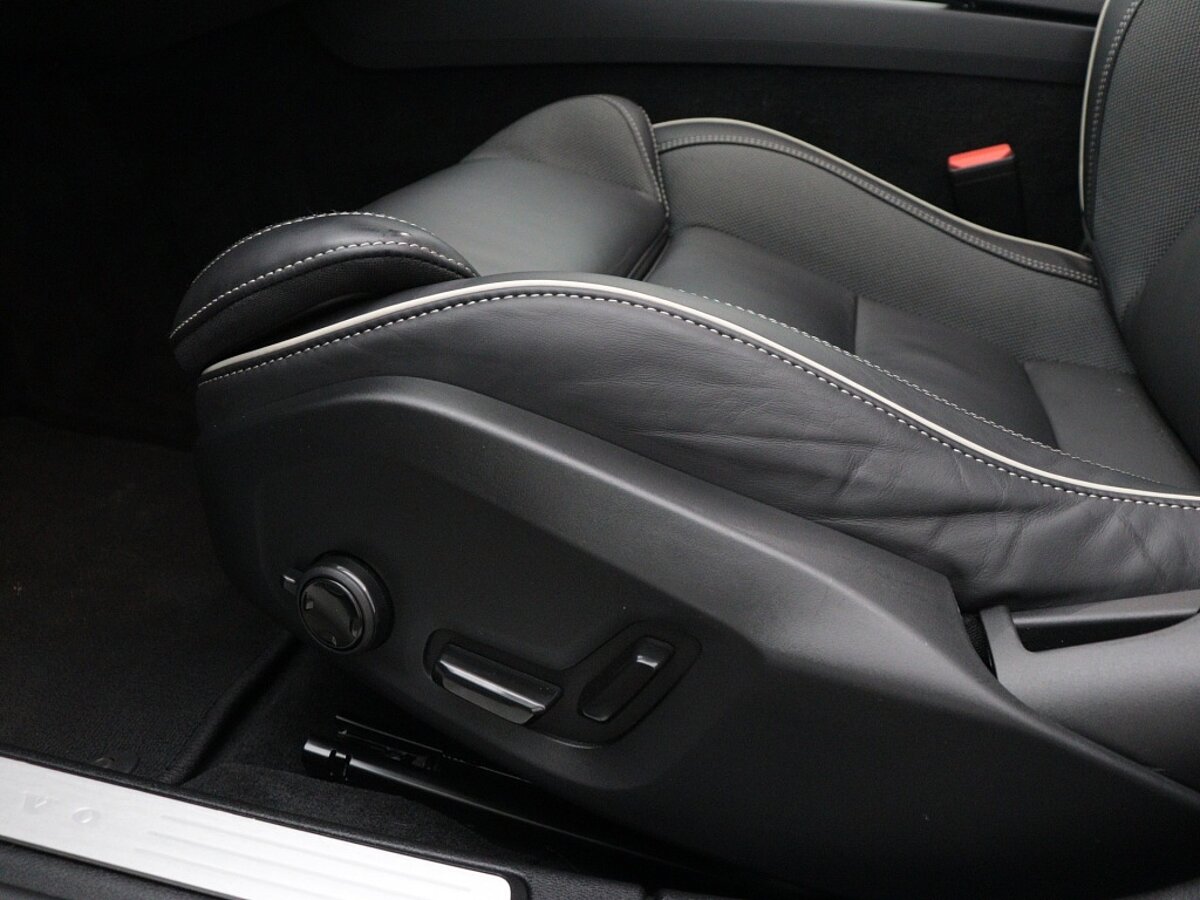 42420857 volvo v60 2 0 b3 plus dark panoramadak harman kardon trekhaak 360 0445b0